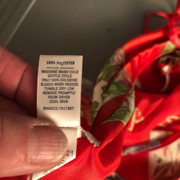 Old Navy size XL red Venice print silky halter red bias cut for give - Picture 10 of 10